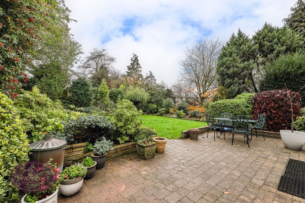 Property photo 2 of 35