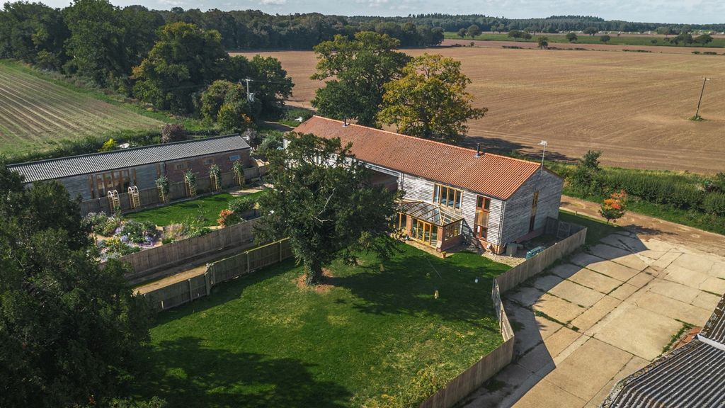 Property photo 1 of 27 Mbmmere Barn_-13