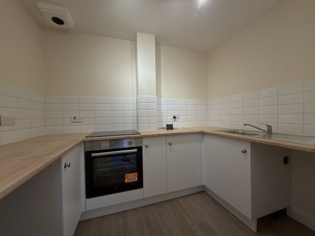 Property photo 3 of 7 Kitchen