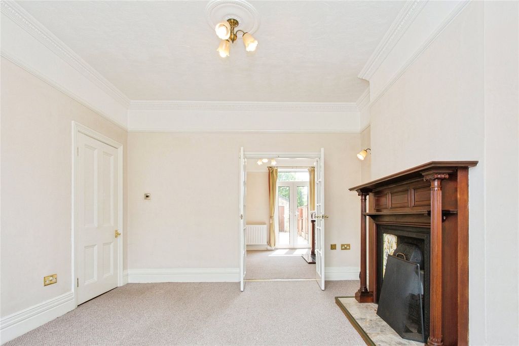 Property photo 2 of 26 Picture No. 15