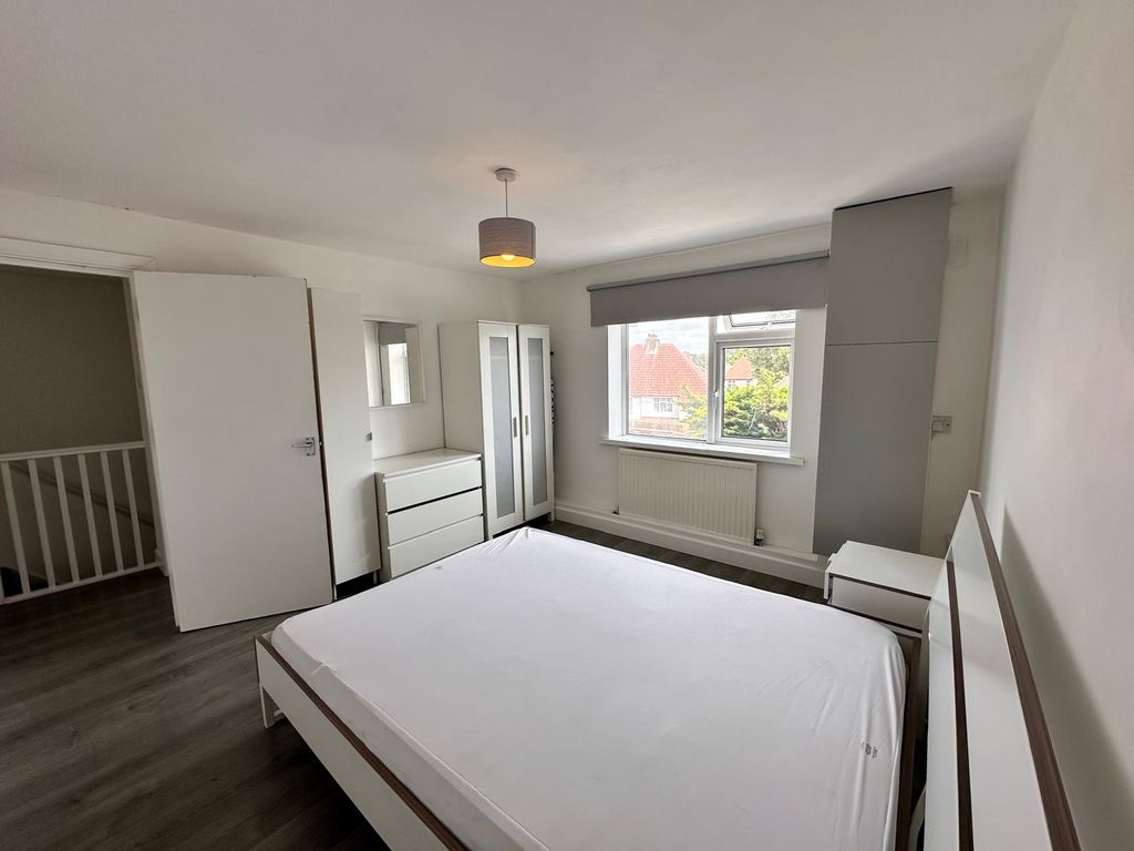 Property photo 1 of 7 Two Bed Flat To Rent Station Road, West Drayton Ub7