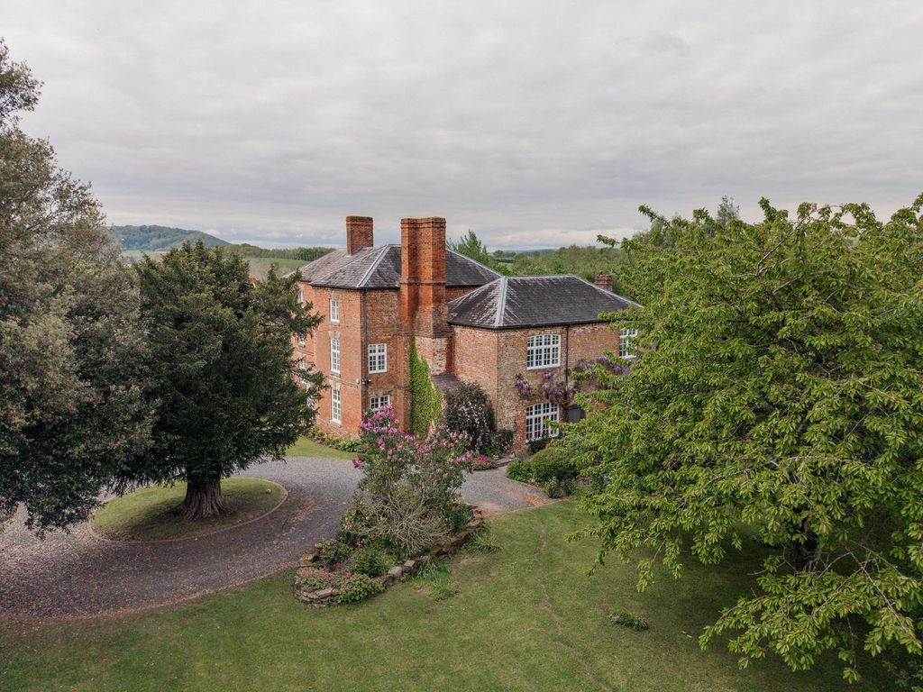 Property photo 2 of 39