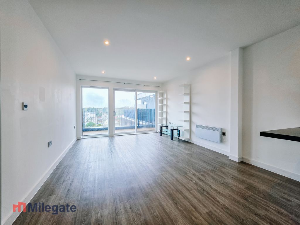 Property photo 3 of 9 Photo 4