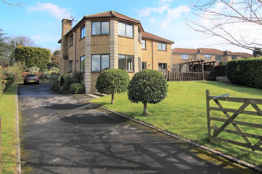Property photo 1 of 18