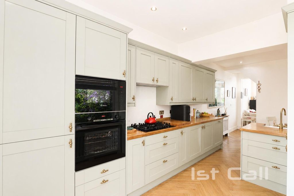 Property photo 3 of 14 Kitchen Area