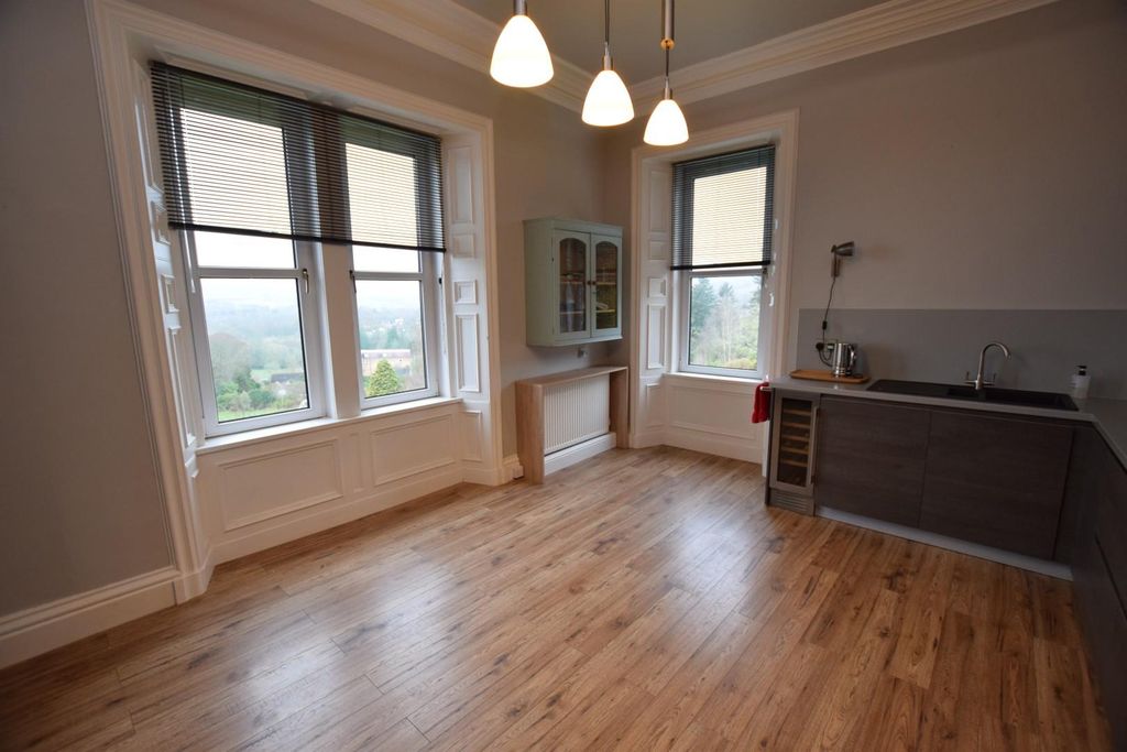 Property photo 2 of 33