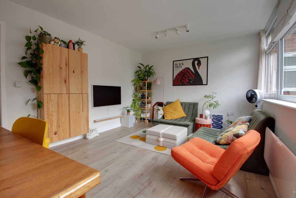 Property photo 2 of 13 The Open Plan Living And Dining Room
