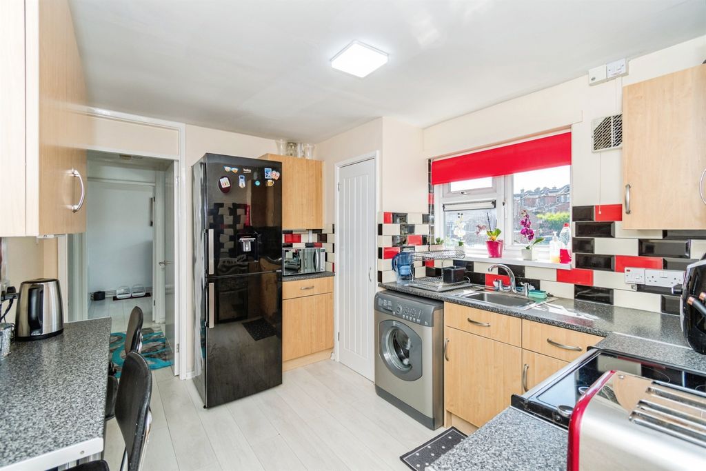 Property photo 2 of 17