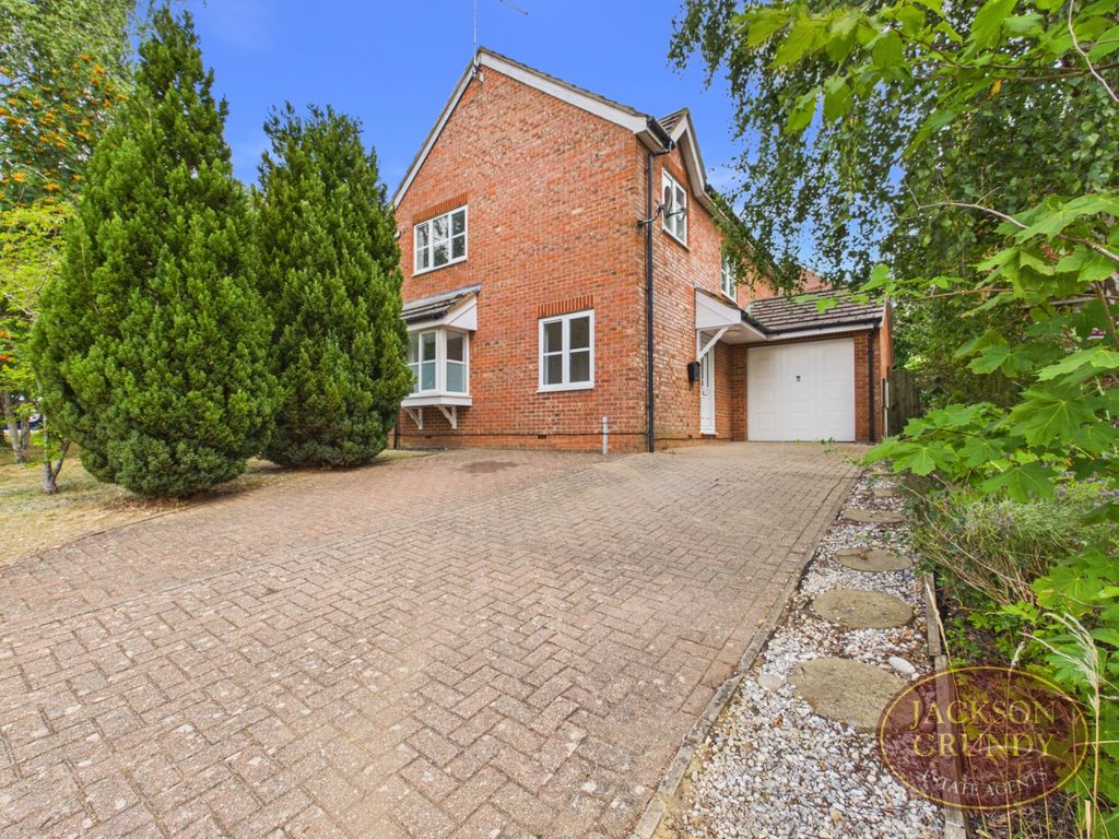 Property photo 1 of 18 Campbell Close