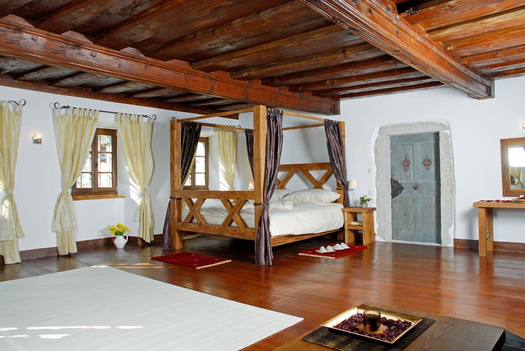 Property photo 3 of 32