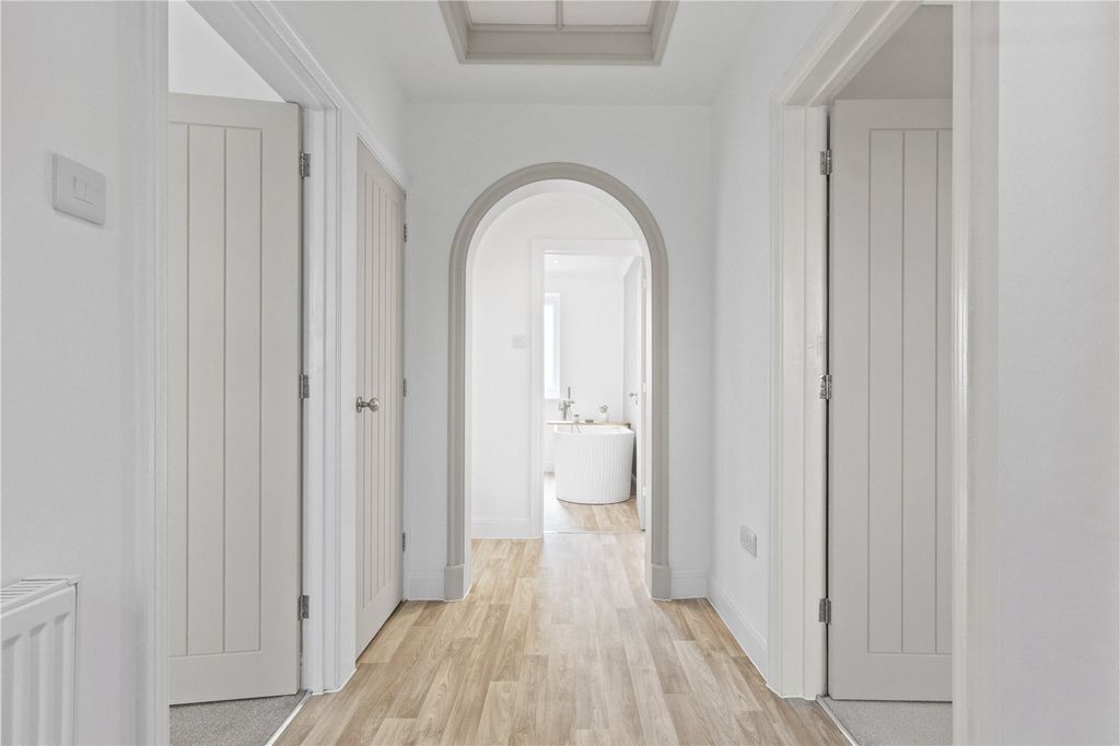 Property photo 3 of 22 Picture No. 19