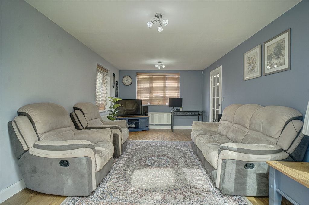 Property photo 2 of 17 Picture No. 01