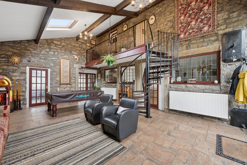 Property photo 3 of 42 Entrance/Games Room