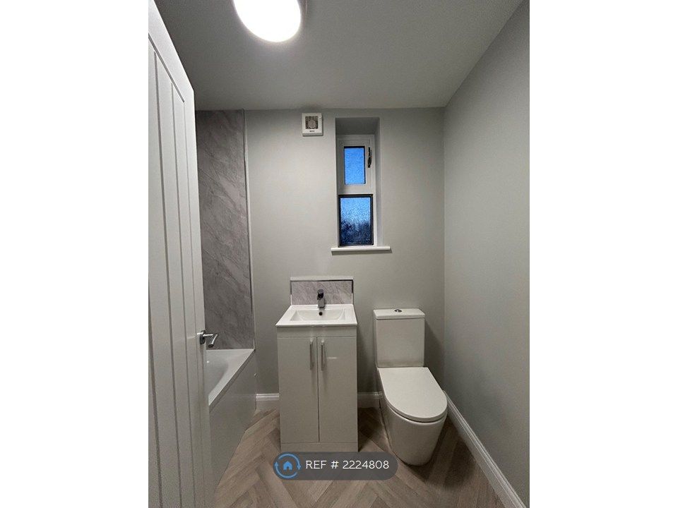 Property photo 3 of 13 Bathroom