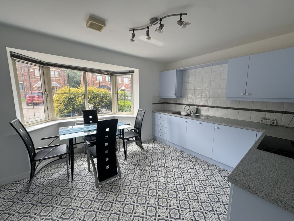 Property photo 3 of 18 Kitchen / Dining
