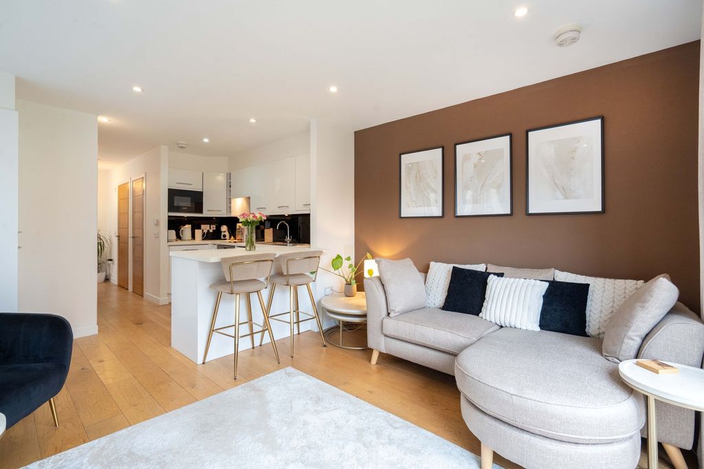 Property photo 3 of 31