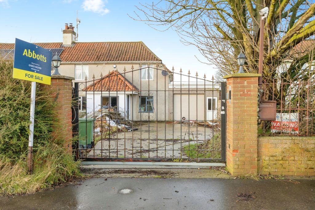 Property photo 1 of 17 Photography