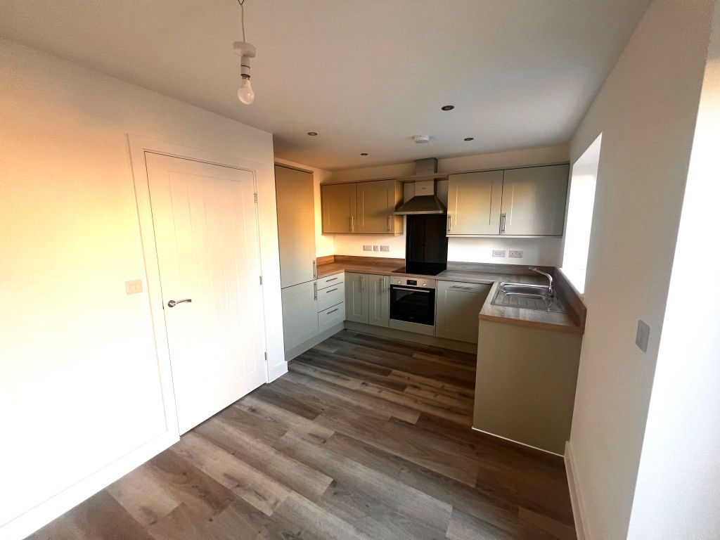 Property photo 2 of 8 Kitchen