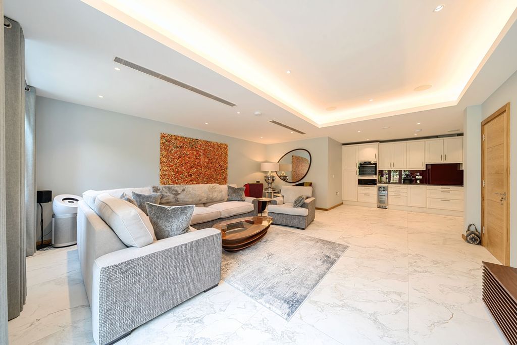 Property photo 3 of 24 1305588-21-6842Da...