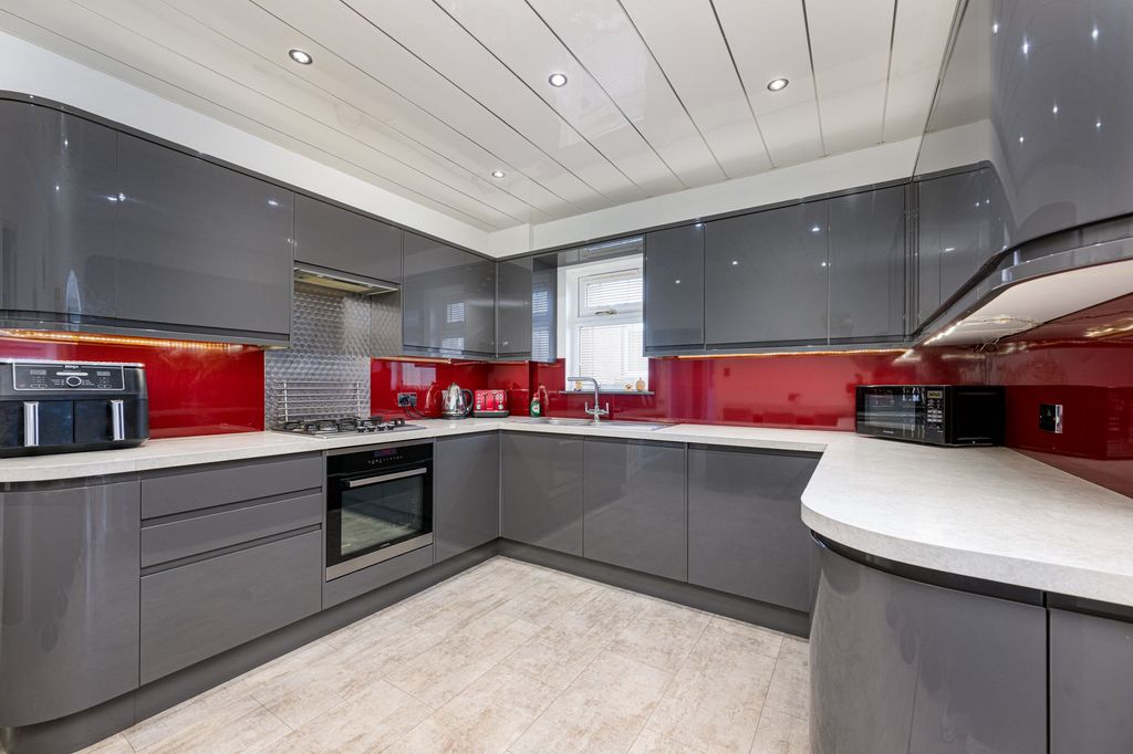 Property photo 3 of 22 Kitchen