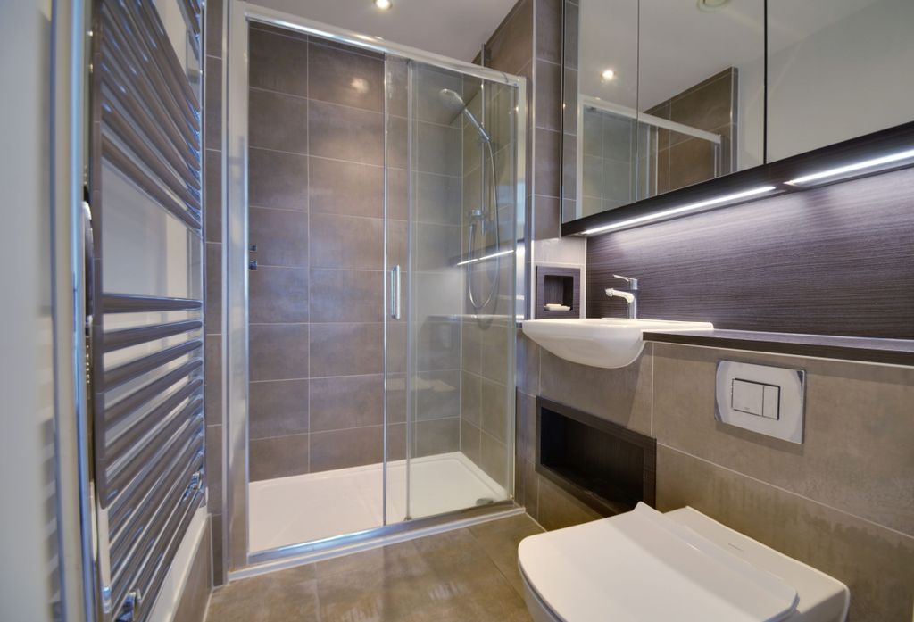 Property photo 2 of 12 Bed 1_En Suite Shower Room.Jpg