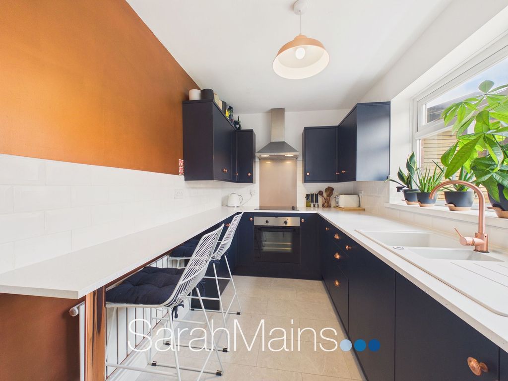 Property photo 2 of 14 Kitchen