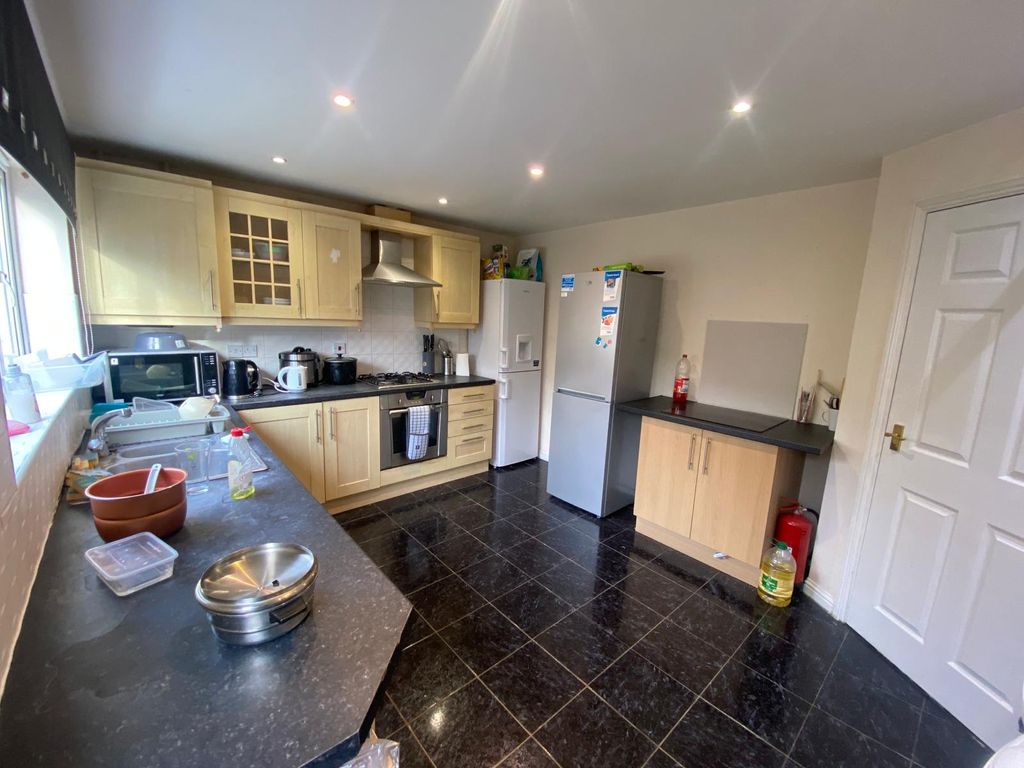 Property photo 3 of 18 Image