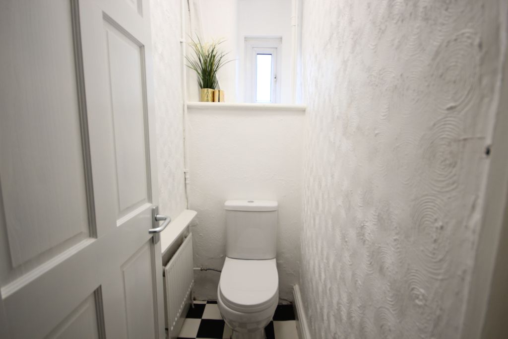 6 bed shared accommodation to rentSt Michaels Terrace, Headingley, Leeds, West Yorkshire LS6 photo 5