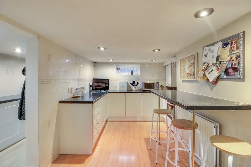 Property photo 2 of 15 Img_1469-Img_1471