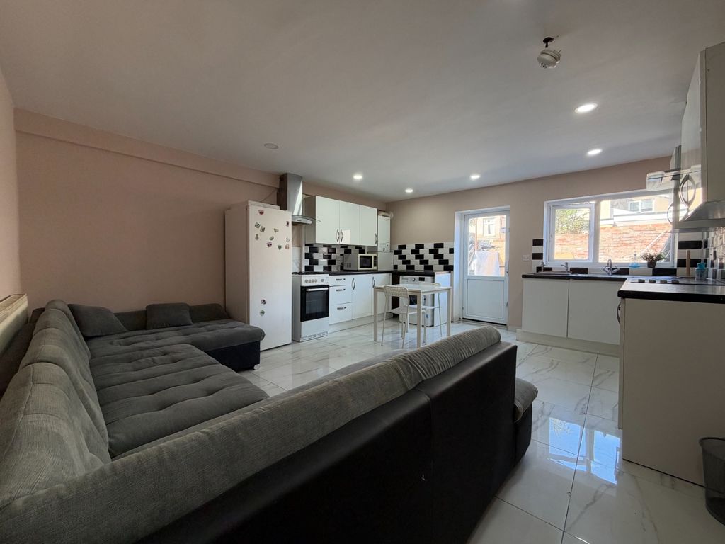 Property photo 1 of 18 Call 02920 668585 To Secure Your Viewing _1