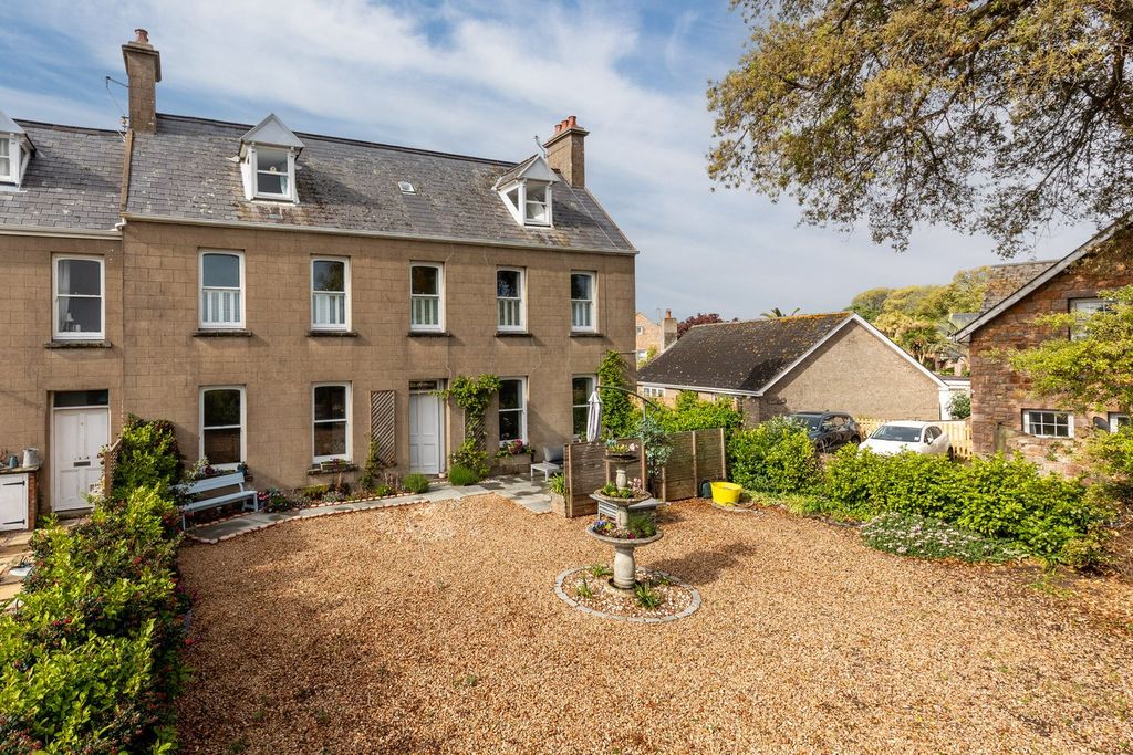 Property photo 1 of 32