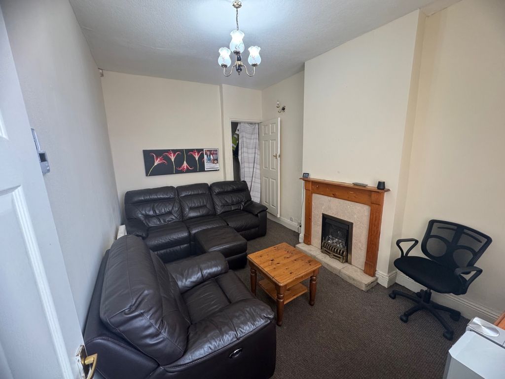 Property photo 3 of 7 Living Room