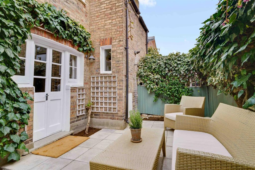 Property photo 2 of 17