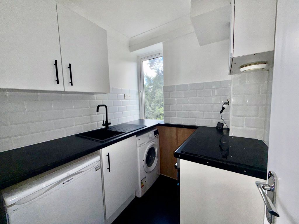 Property photo 3 of 8 Kithcen