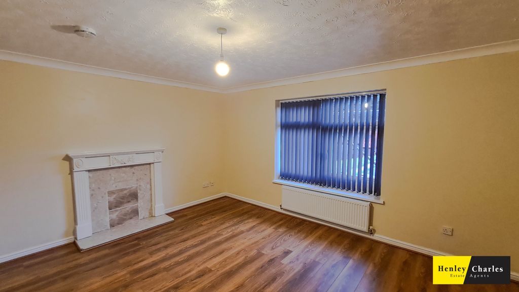 Property photo 3 of 8 Lounge