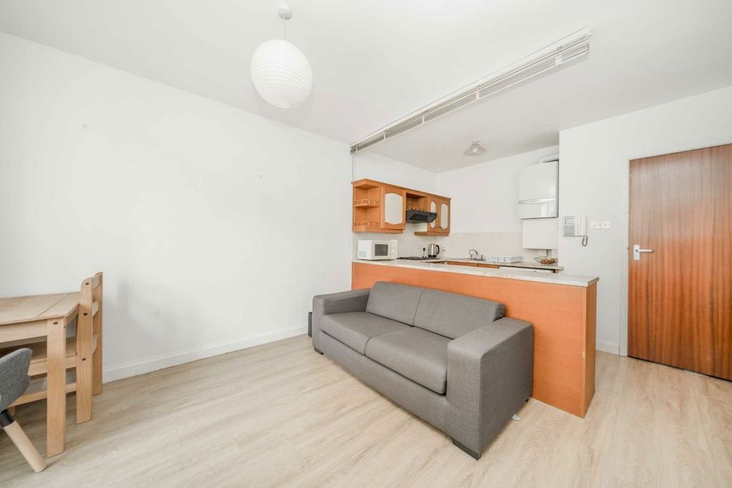Property photo 2 of 7
