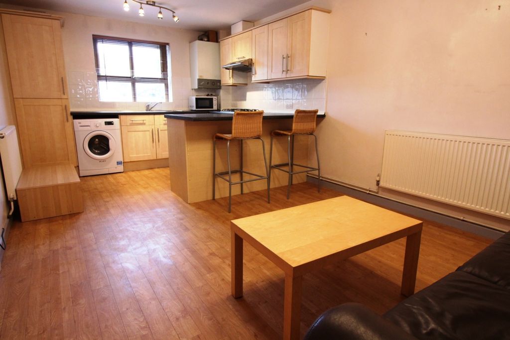 Property photo 2 of 6