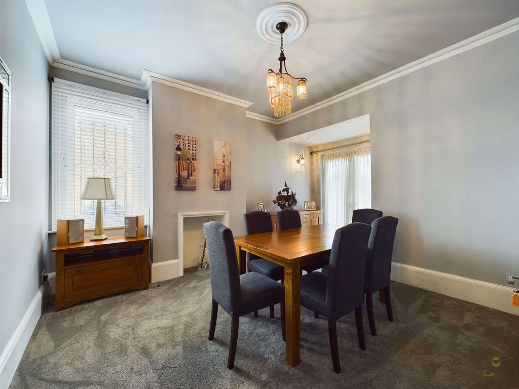 Property photo 2 of 20 Dining Room