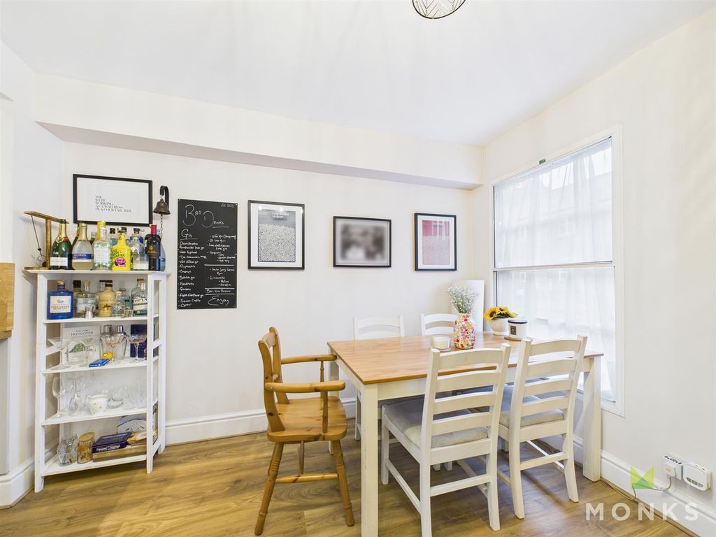 Property photo 2 of 17 Cam05160G0-Pr0056-Still001.Jpg