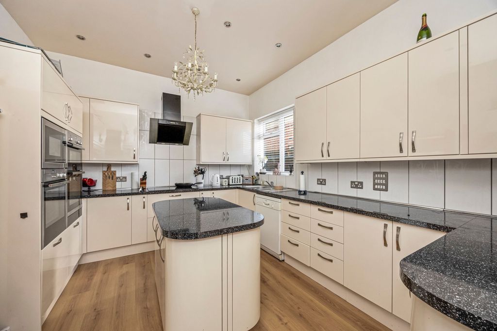 Additional image 10 of 3 bed flat for salePrinces Square, Hove BN3