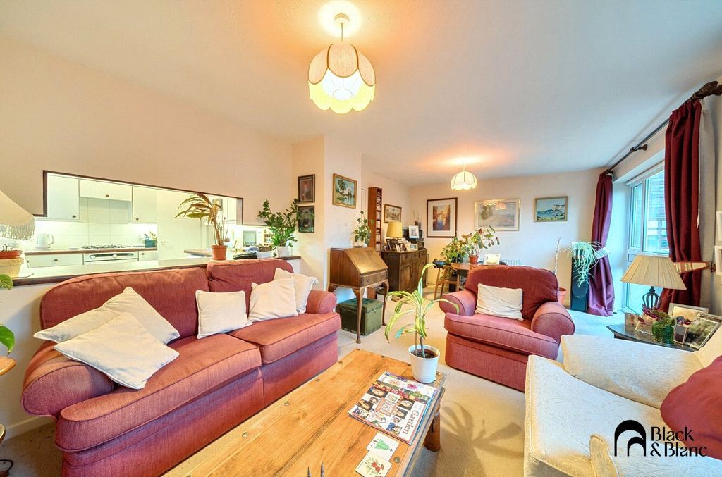 Property photo 2 of 18 Living Room