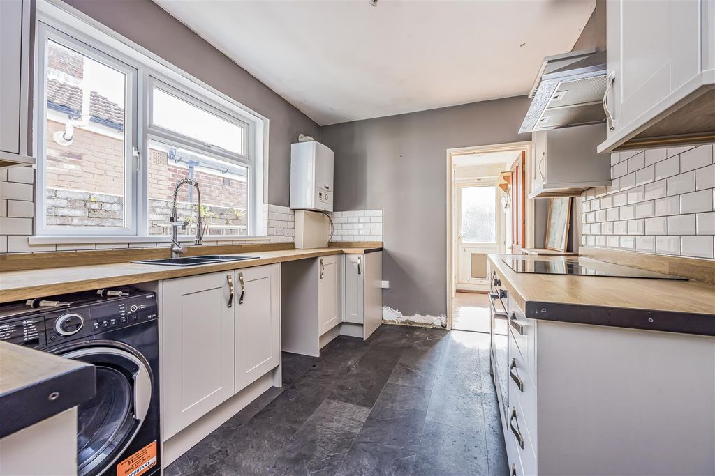 Property photo 3 of 17 Kitchen