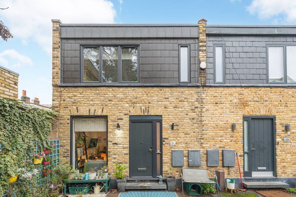 Property photo 2 of 20