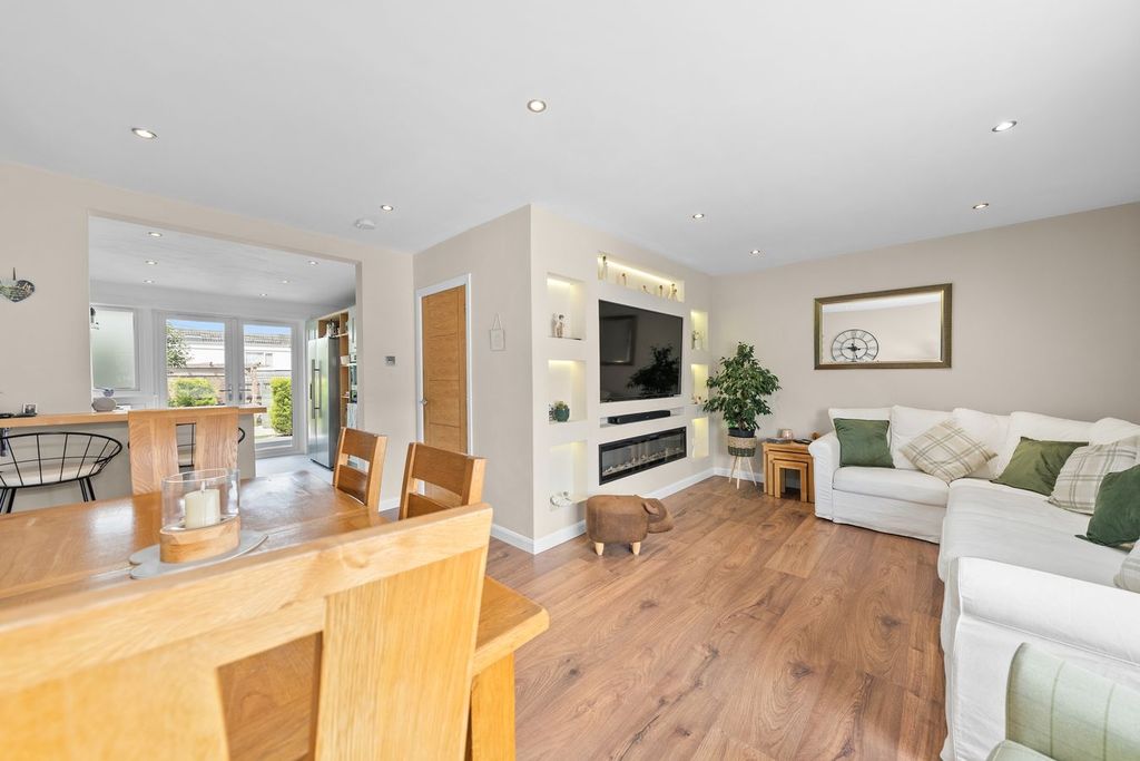 Property photo 2 of 38