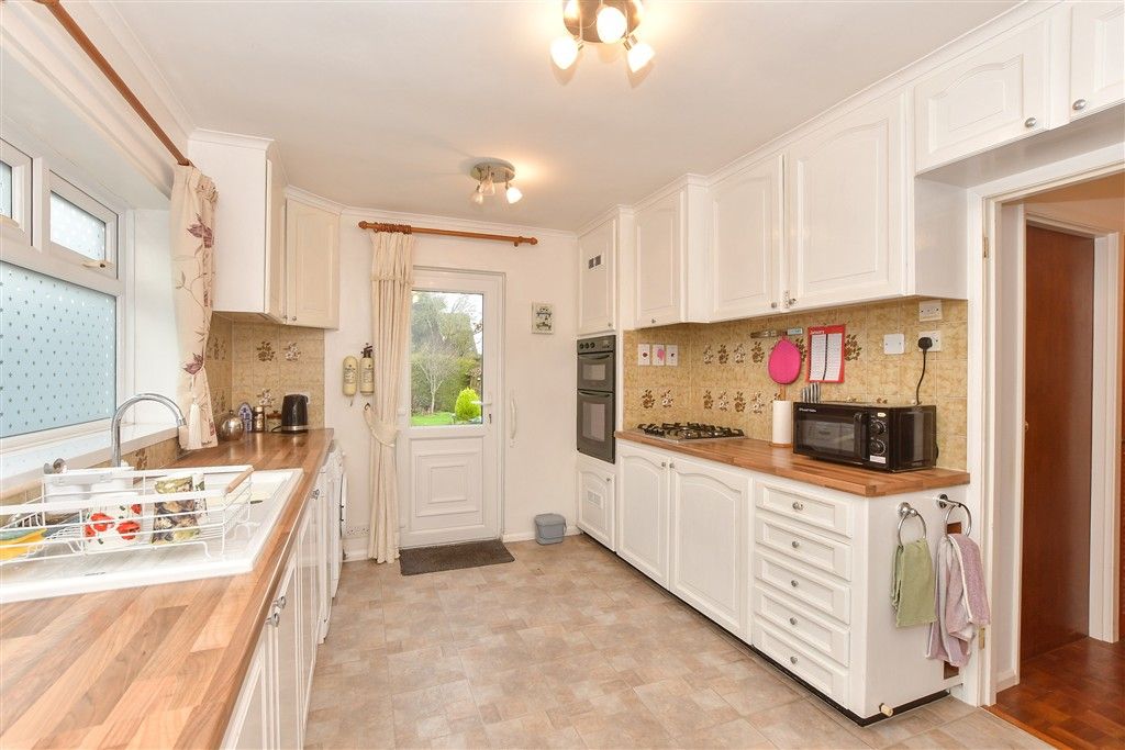 Property photo 3 of 13 Kitchen