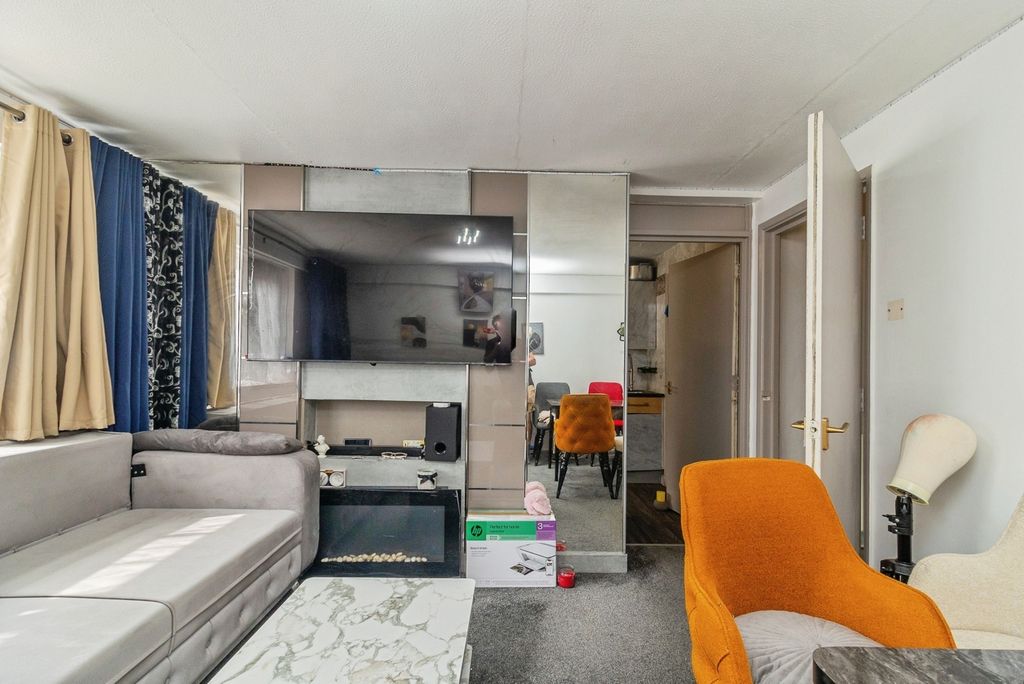Property photo 2 of 16 Pbox-Img.Jpg