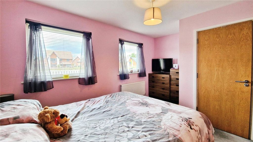 Additional image 4 of 2 bed flat for saleLondon Road, Binfield, Bracknell, Berkshire RG42