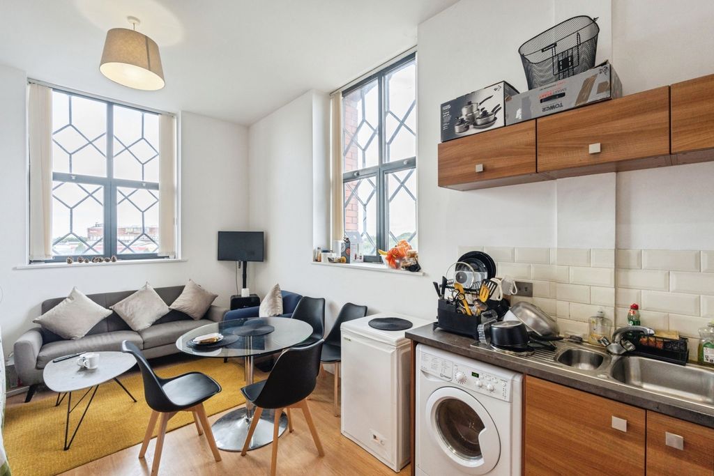 Property photo 3 of 17 Pbox-Img.Jpg