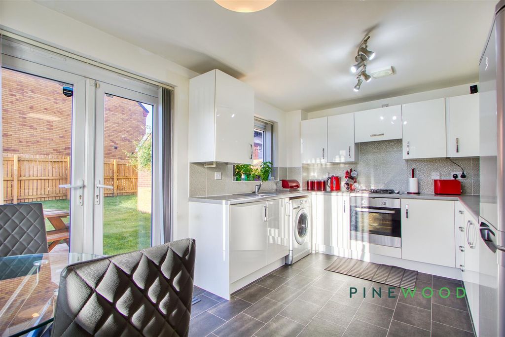 Property photo 2 of 24 Kitchen / Diner