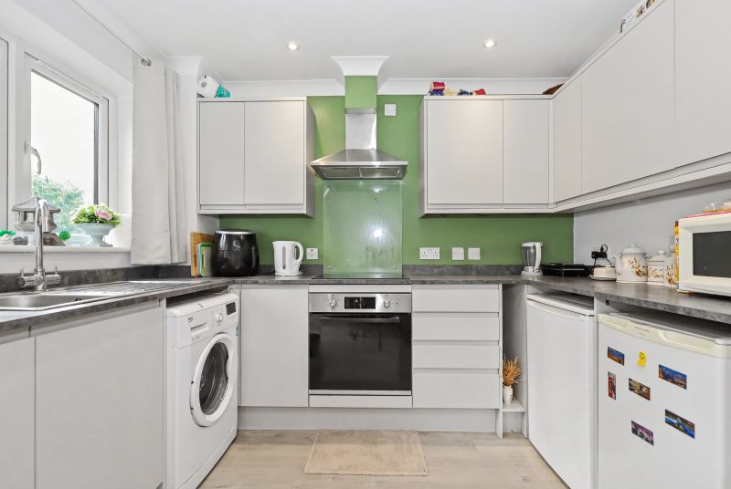 Property photo 3 of 11 Kitchen